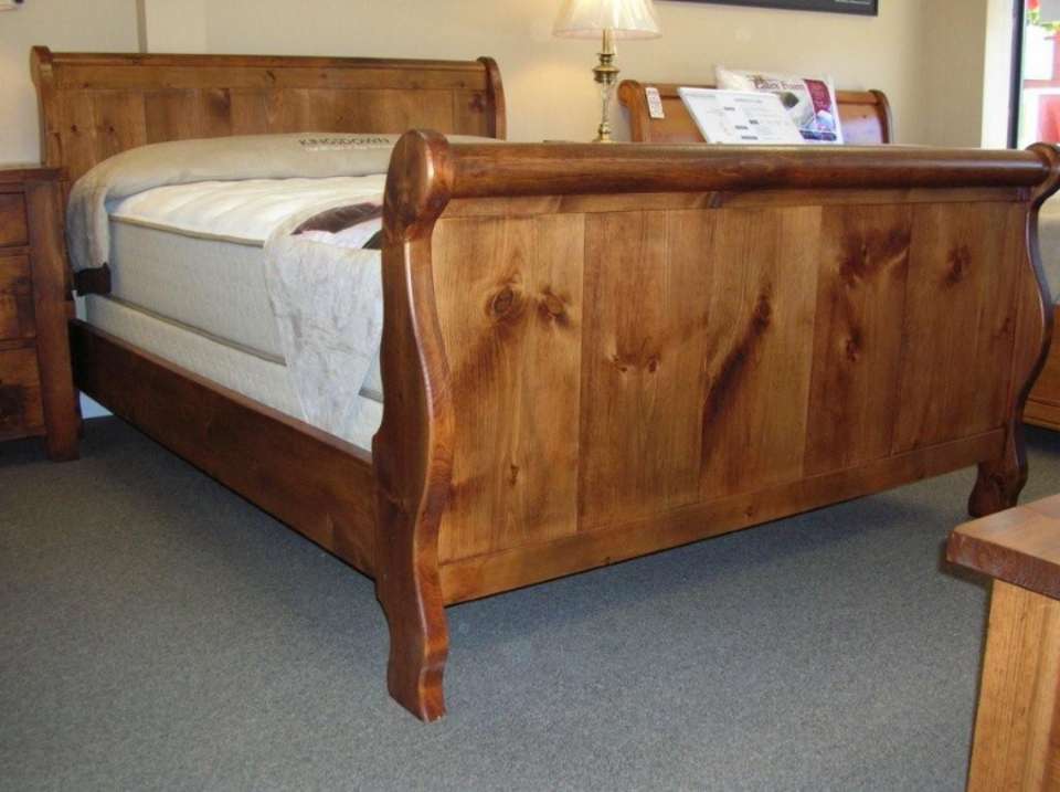 Rustic Pine Queen Sleigh Bed