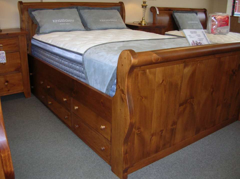 Pine Ninth River Queen Size Sleigh Bed w/ storage